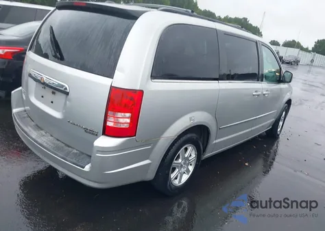 2009 Chrysler Town & Country Touring from USA, damaged, VIN 2A8HR54139R633855